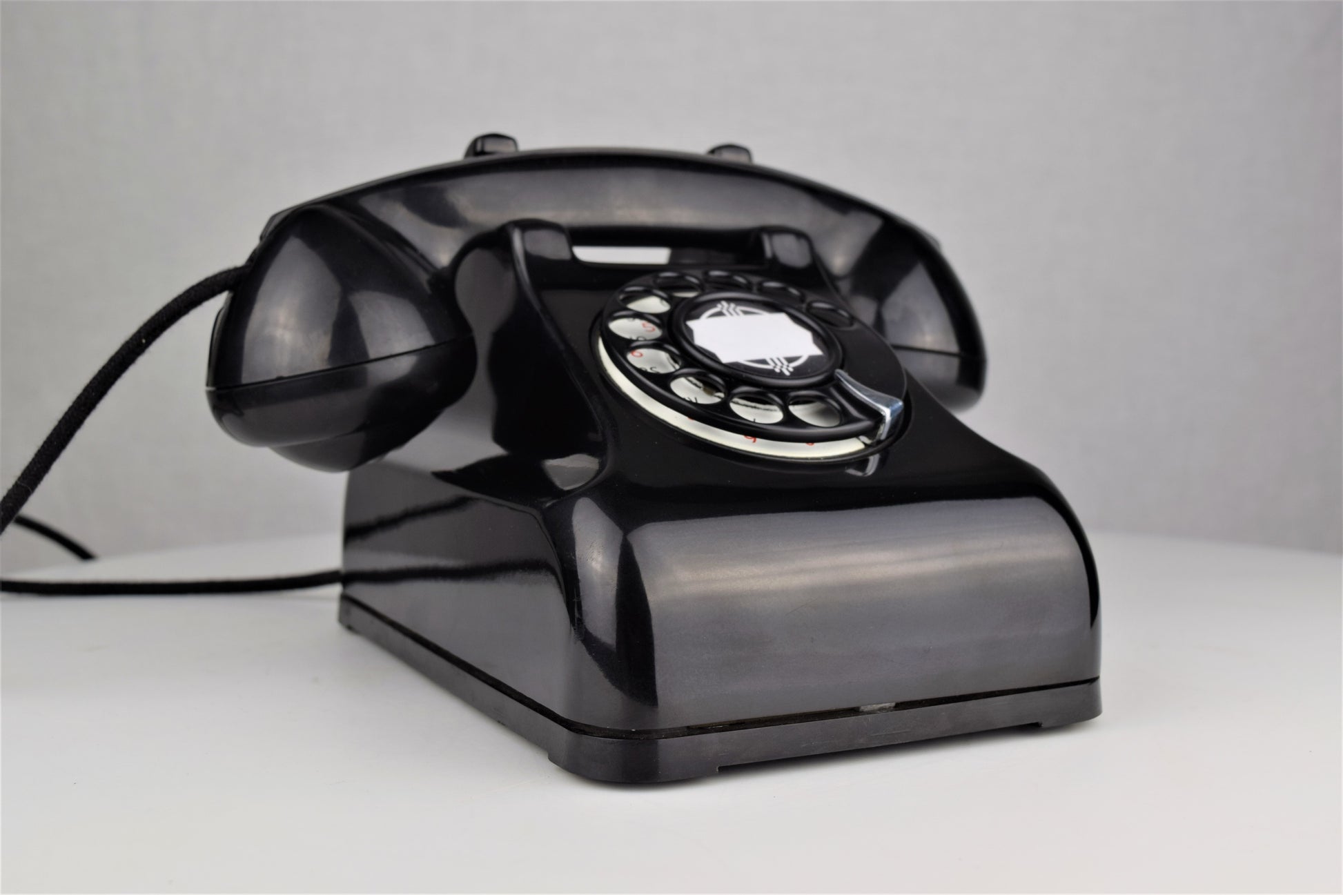 Leich - Covertible Desk / Wall Phone